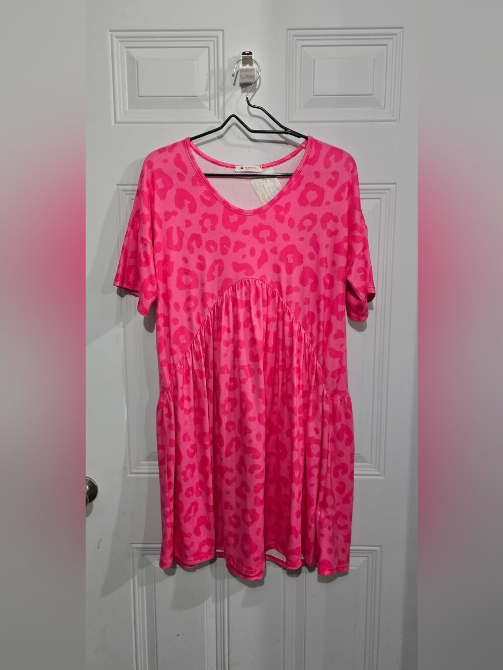 New Medium Bright Pink Leopard Print Short Sleeve Dress
